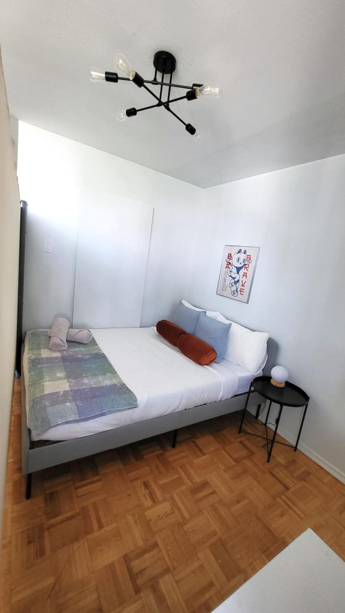 Downtown Gem By The Subway Apartment Торонто Екстериор снимка