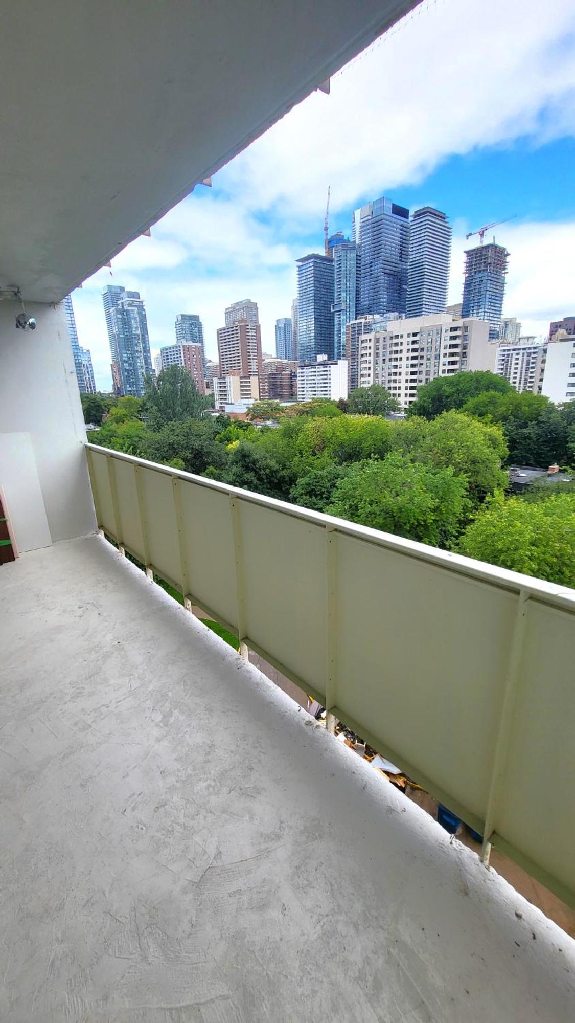 Downtown Gem By The Subway Apartment Торонто Екстериор снимка